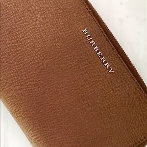 Burberry pocket book